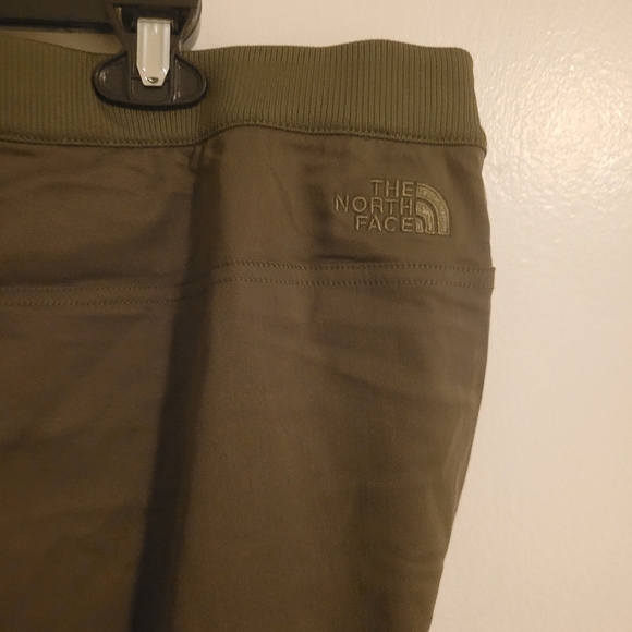 The North Face Green Chinos with Relaxed Fit and Full Length - Picture 6 of 9